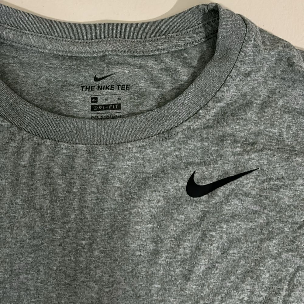 Nike t shirt - Picture 2 of 2